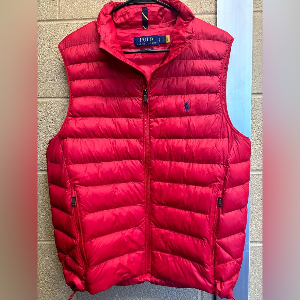 Excellent condition worn once.  Lightweight zipper pockets.  POLO RALPH LAUREN